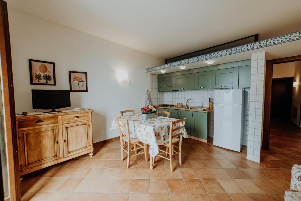 Aparthotel Residenza Golfo Degli Ulivi à Caprioli Extérieur photo