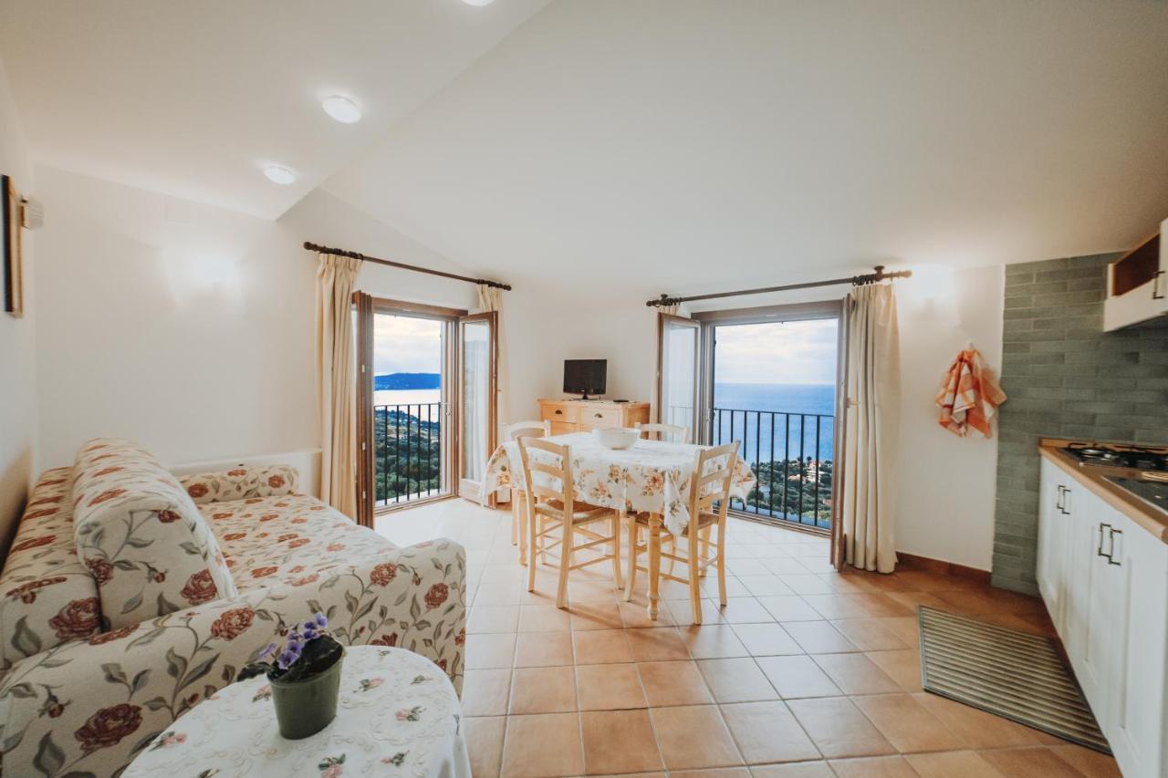 Aparthotel Residenza Golfo Degli Ulivi à Caprioli Extérieur photo