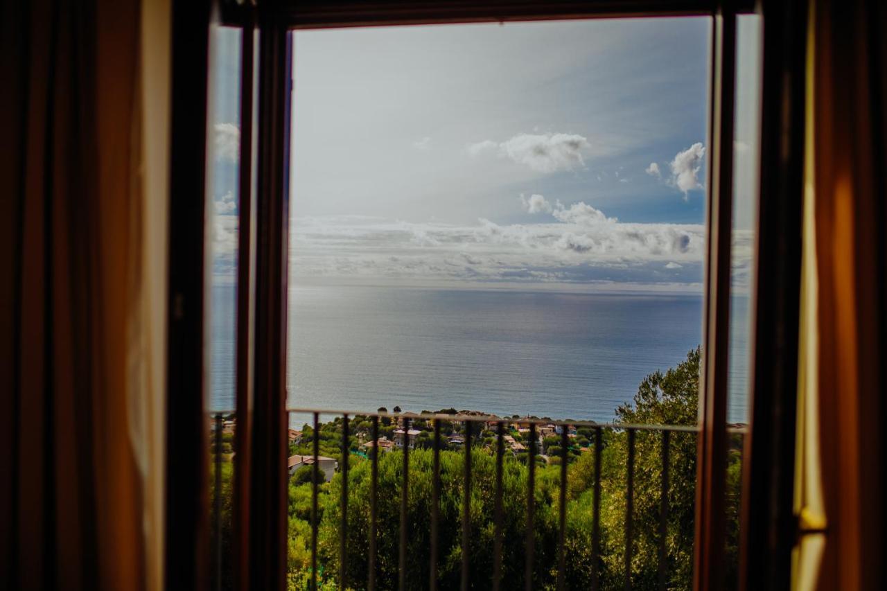 Aparthotel Residenza Golfo Degli Ulivi à Caprioli Extérieur photo