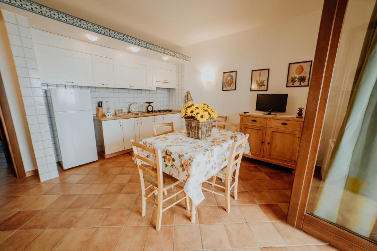 Aparthotel Residenza Golfo Degli Ulivi à Caprioli Extérieur photo
